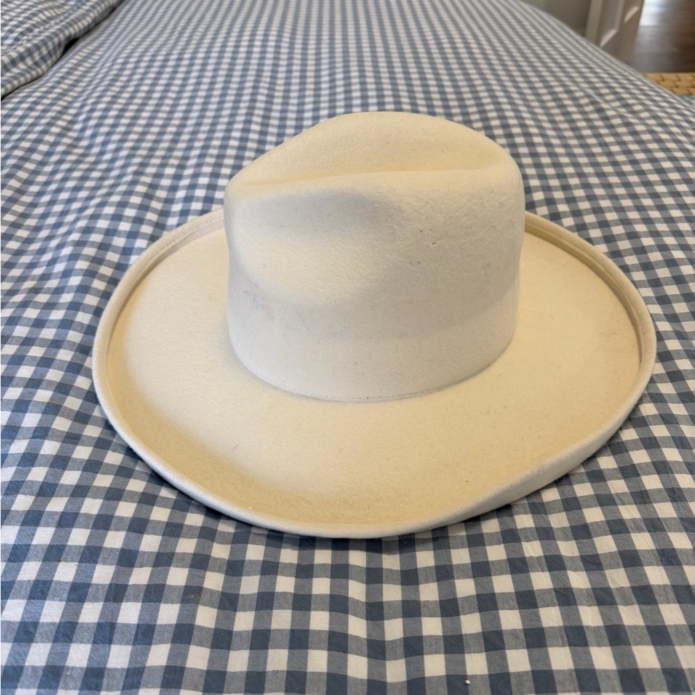GIGI PIP Cream and Black Hat